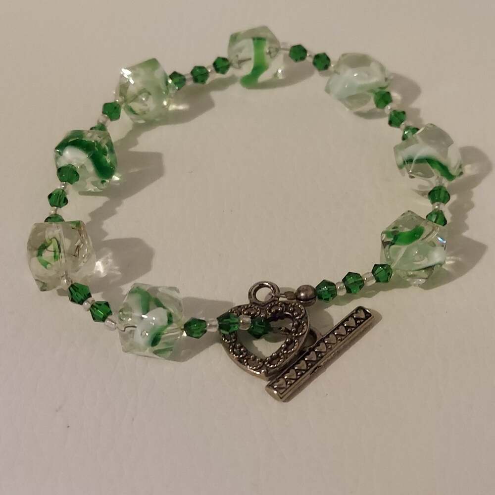 Green and Clear Glass Beads with Silver Tone Heart Clasp 7" Bracelet